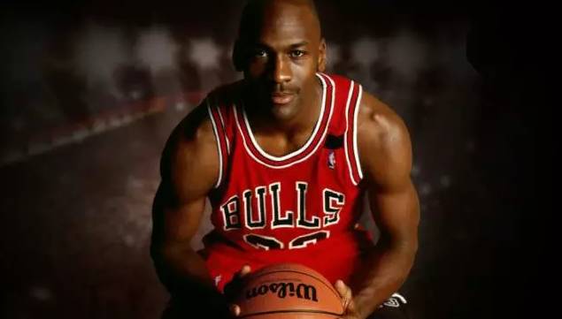 展现出了球 展现出了球