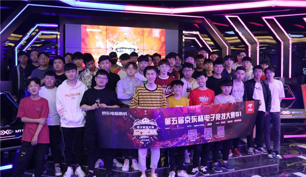 与现任的佩 与现任的佩